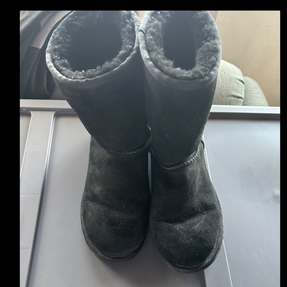 Uggs - Picture 2 of 4